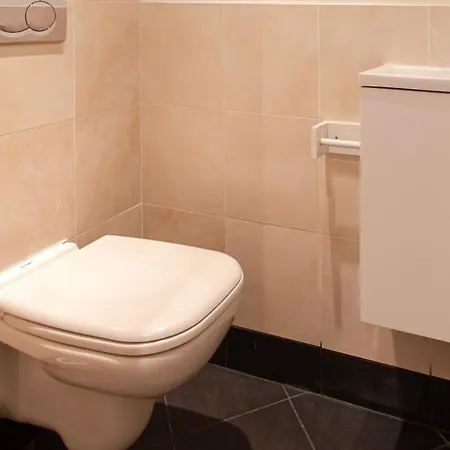 2-star Close To Beaches And Amenities Antibes