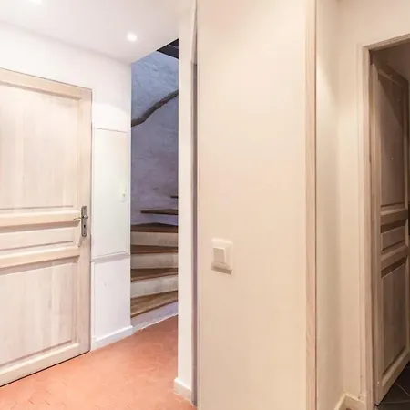 Apartment 2-star Close To Beaches And Amenities